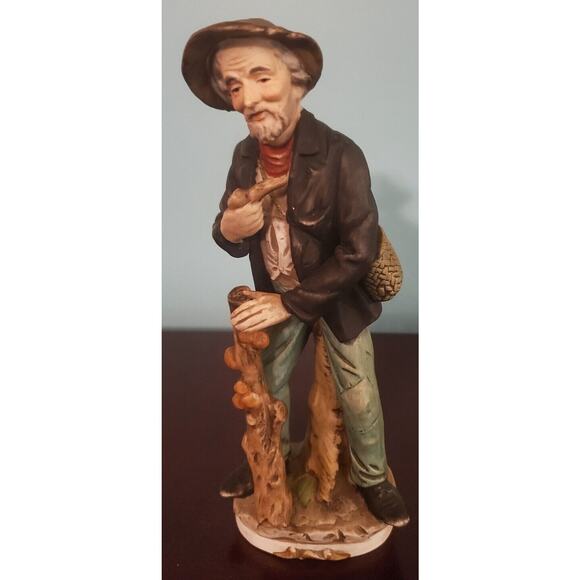Vintage Old Man Figurine With Pipe Leaning Against Stump - Picture 1 of 8